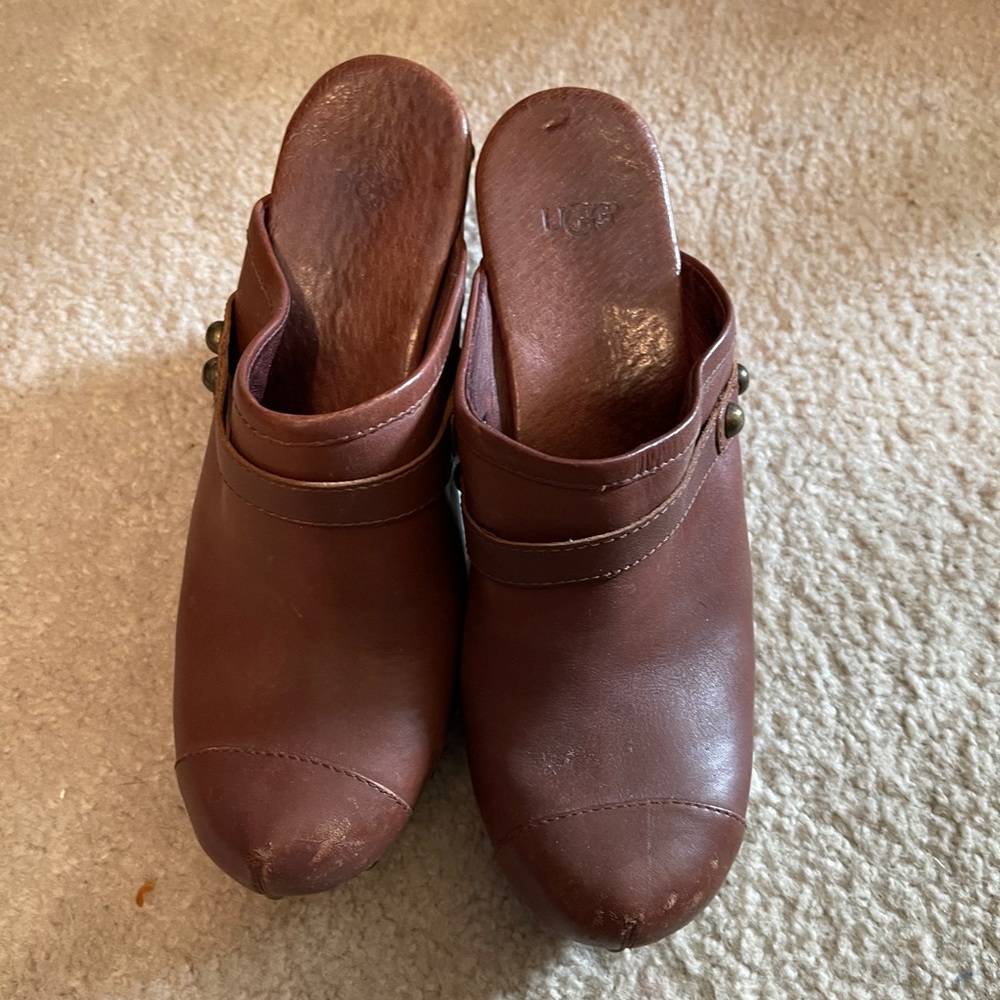 Womens Ugg Clogs/Sherpa lined